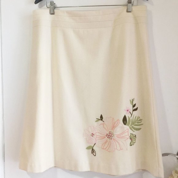 50% OFF Embroidered wool skirt